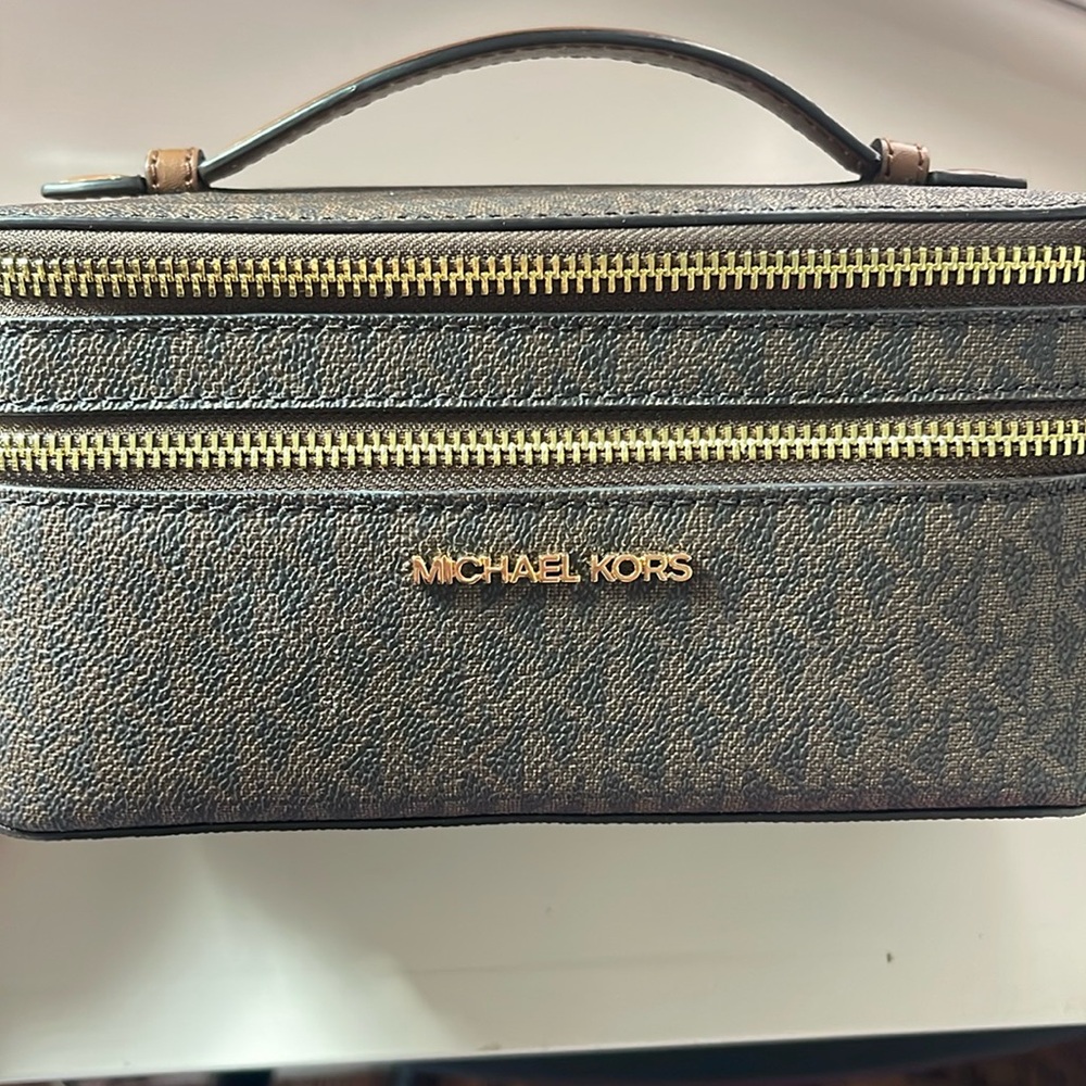 MICHAEL KORS MONOGRAM MAKEUP BAG